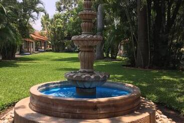 هتل Palmareca Inn Suites Studio