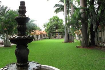 هتل Palmareca Inn Suites Studio