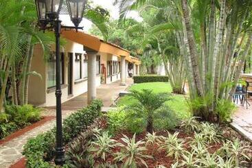 هتل Palmareca Inn Suites Studio
