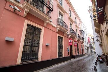 هتل Petit Palace Marques Santa Ana