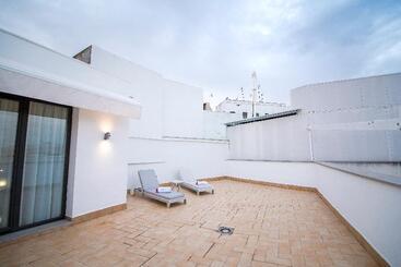 هتل Petit Palace Marques Santa Ana