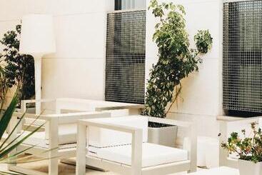 هتل Petit Palace Marques Santa Ana