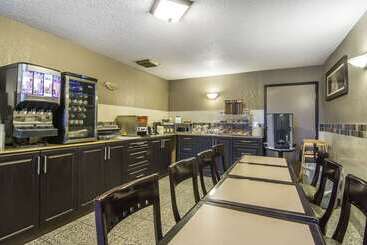 هتل Quality Inn & Suites Yorkton