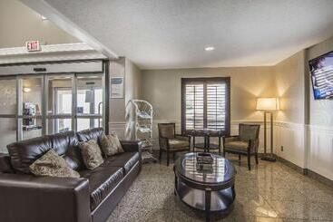 هتل Quality Inn & Suites Yorkton
