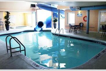 هتل Quality Inn & Suites Yorkton
