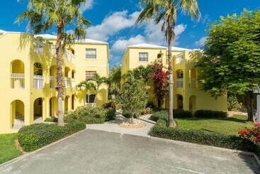هتل The Inn At Grace Bay