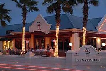 هتل The Inn At Grace Bay