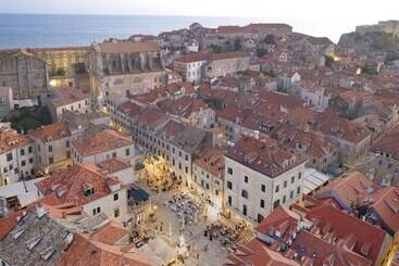 هتل The Pucic Palace