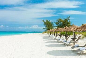 هتل The Sands At Grace Bay