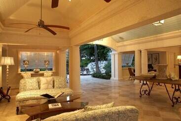 هتل The Sands At Grace Bay