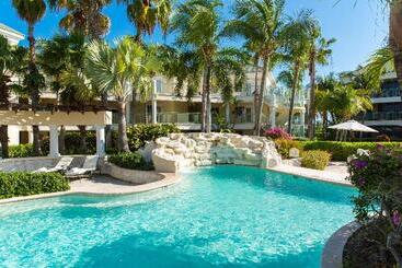 هتل The Sands At Grace Bay
