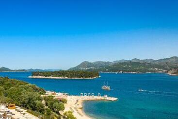 هتل Valamar Tirena