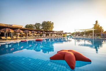 هتل Valamar Tirena