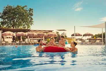 هتل Valamar Tirena