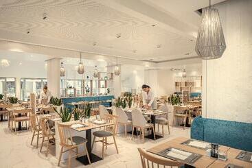 هتل Valamar Tirena