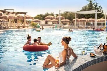 هتل Valamar Tirena