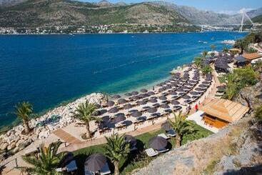 هتل Valamar Tirena