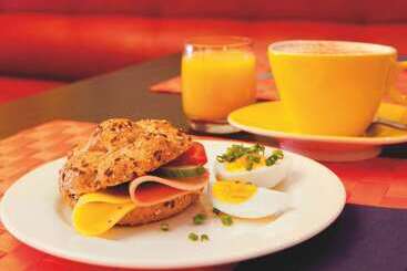Отель Vienna House Easy By Wyndham Rostock