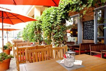 Отель Vienna House Easy By Wyndham Rostock