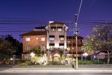 هتل Villa Morra Suites