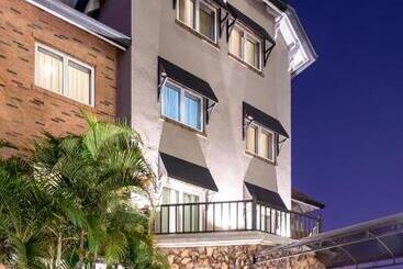 هتل Villa Morra Suites