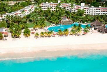 リゾートホテル Jolly Beach Antigua   All Inclusive