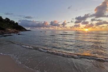 استراحتگاه The Bay Samui