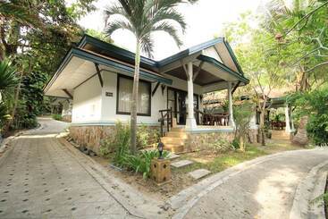 استراحتگاه The Bay Samui