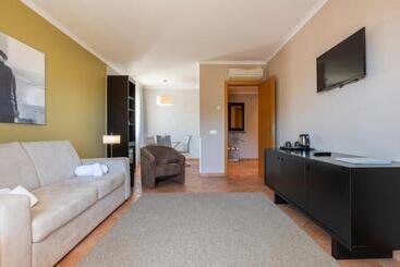استراحتگاه Vale D El Rei Hotel & Villas