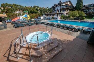 Santa Susana Resort