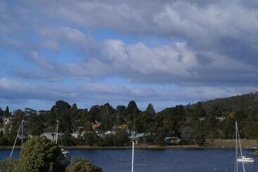 Waterfront Lodge Motel