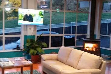 Waterfront Lodge Motel