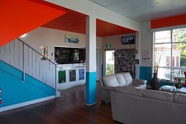 Waterfront Lodge Motel
