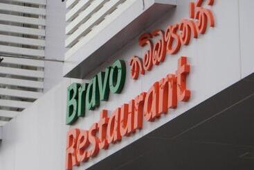 هتل Bright Bravo
