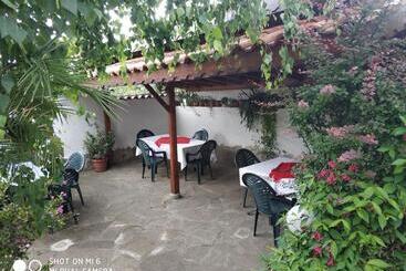 پانسیون Papanovata House