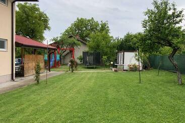 膳宿费 Villa Jerman