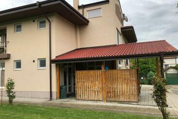 膳宿费 Villa Jerman