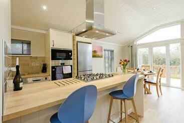 منتجع Wareham Forest Lodge Retreat