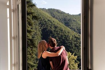 Wild Valley Hostel   Villa Edera