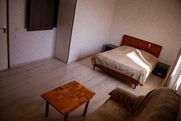 B&b Sunrise House Aygavan