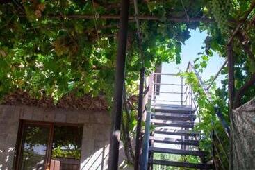 B&b Sunrise House Aygavan