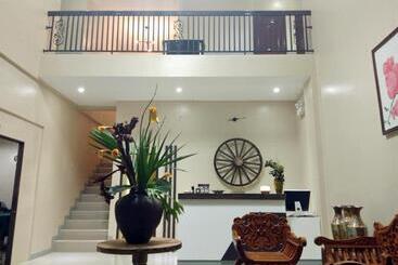 هتل B&s Orchids Suites