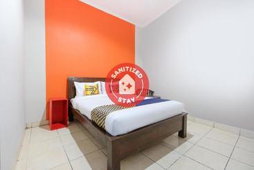 בית מלון כפרי Spot On 2355 Kendal Residence