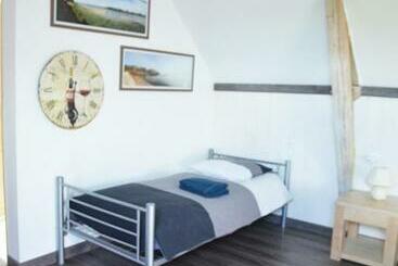 تختخواب و صبحانه La Petite Ferme