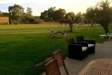 تختخواب و صبحانه La Petite Ferme