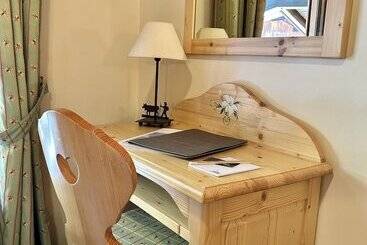 هتل Hameau Des Prodains   Hôtel
