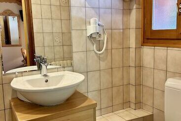 هتل Hameau Des Prodains   Hôtel