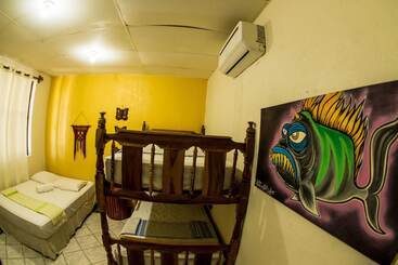 هتل Miramar Surfcamp