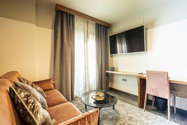 On Suites Sevilla Apartments Designed For Adults