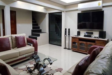 هتل Baan Hansa